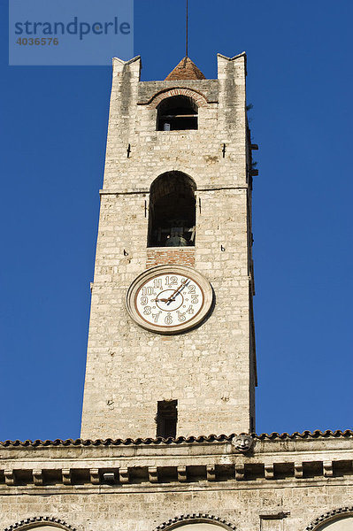 Turm von Palazzo dei Capitani  Piazza Popolo  Ascoli Piceno  Marken  Marche  Italien  Europa