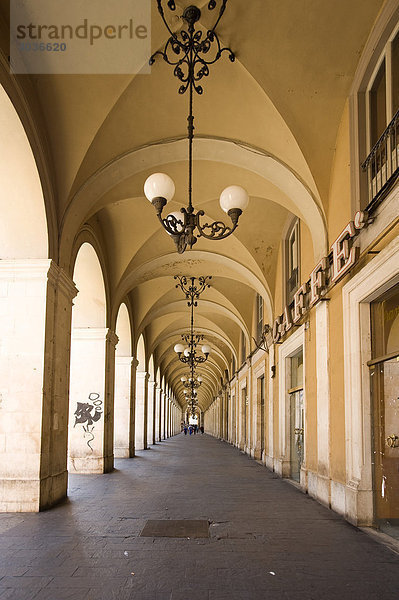 Arkadengang  Via Vittorio Emanuelle  L'Aquila  Abruzzo  Abruzzen  Italien  Europa