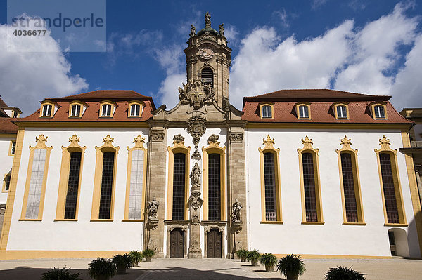 Schlosshof mit Kirche  Ellingen  Mittelfranken  Bayern  Deutschland  Europa