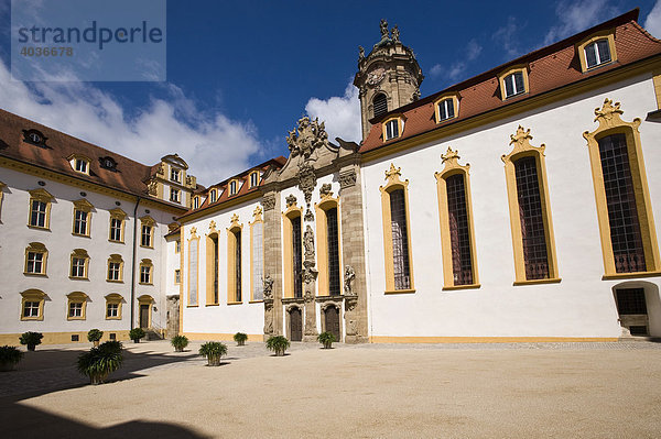 Schlosshof mit Kirche  Ellingen  Mittelfranken  Bayern  Deutschland  Europa