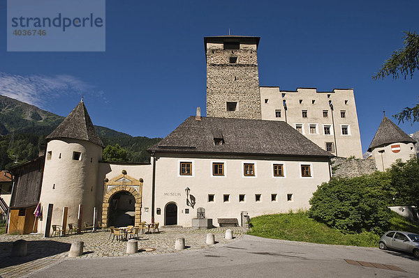 Schloss Landeck  Tirol  Österreich  Europa