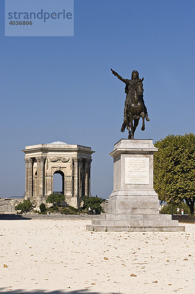 Pavillon und Denkmal  Promenade du Peyrou  Montpellier  Languedoc-Roussillion  Frankreich