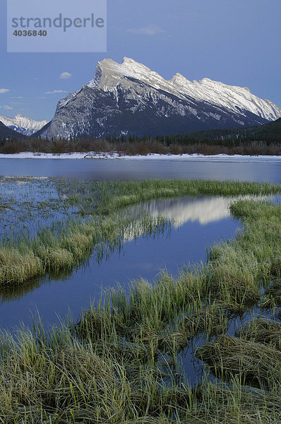 Mount Rundle und Vermillion Lakes  Banff Nationalpark  Alberta  Kanada