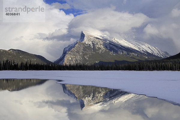 Mount Rundle und Vermillion Lakes  Banff Nationalpark  Alberta  Kanada