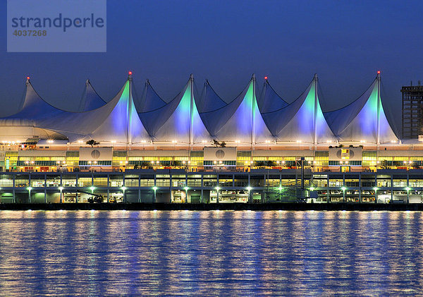 Convention Center  im letzten Abendlicht  Vancouver  British Columbia  Kanada  Nordamerika