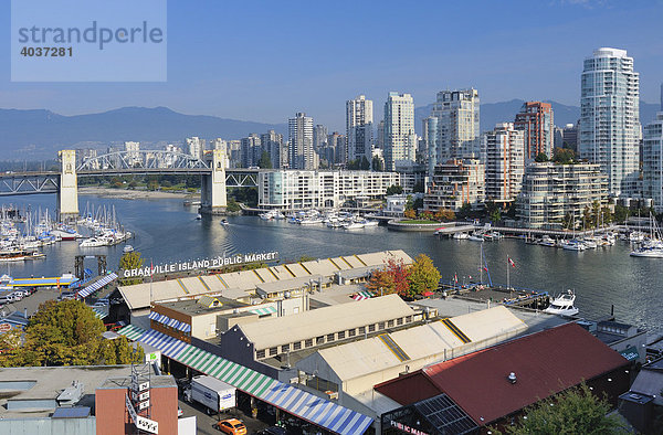 Downtown Skyline von Vancouver  vorne Granville Island  Vancouver  British Columbia  Kanada  Nordamerika