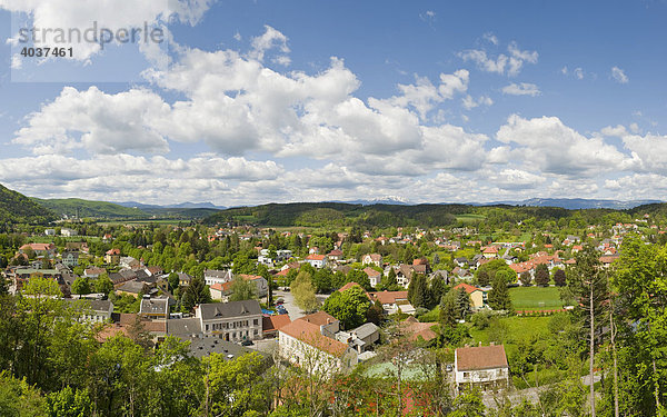 Blick über den Ort Pitten  Niederösterreich  Österreich  Europa