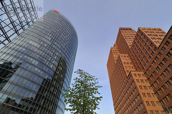 BahnTower links und Kollhoff-Tower rechts  Potsdamer Platz  Berlin  Deutschland  Europa