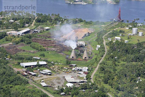Holzschnitzel-Werk für die Papierindustrie  Madang  Papua Neuguinea  Melanesien