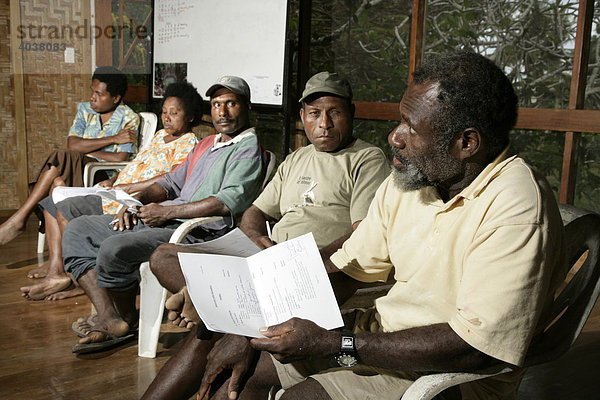 Versammlung der Umweltschutz Initiative Ramu Bismarck Group  Madang  Papua New Guinea  Melanesia