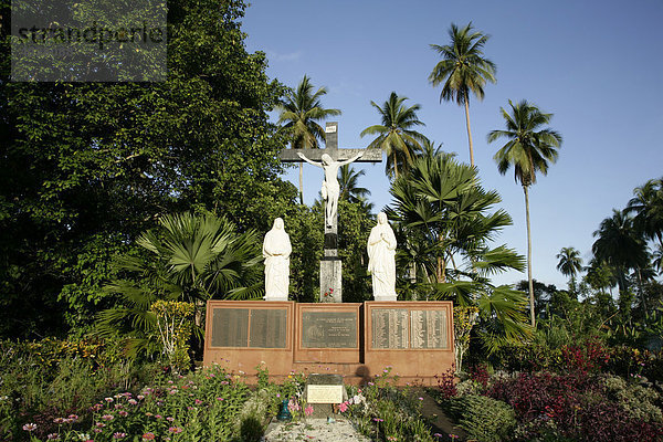 Gedenkfriedhof ermordeter Mönche und Nonnen aus dem 2. Weltkrieg  Alexishafen  Madang  Papua Neuguinea  Melanesien