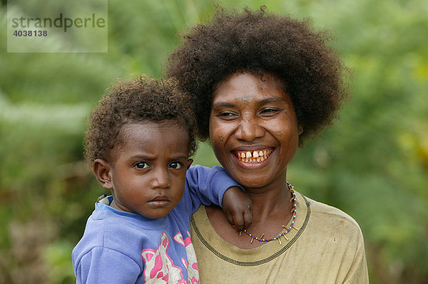 Frau mit Kleinkind  Logaweng  Papua Neuguinea  Melanesien