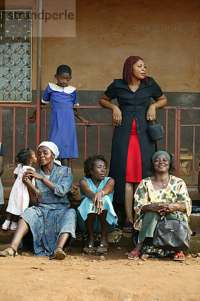 Frauen- und Kindergruppe  Frauenbildungszentrum  Bamenda  Kamerun  Afrika