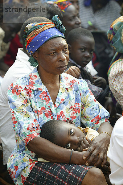 Mutter mit Kind  Frauenbildungszentrum  Bamenda  Kamerun  Afrika