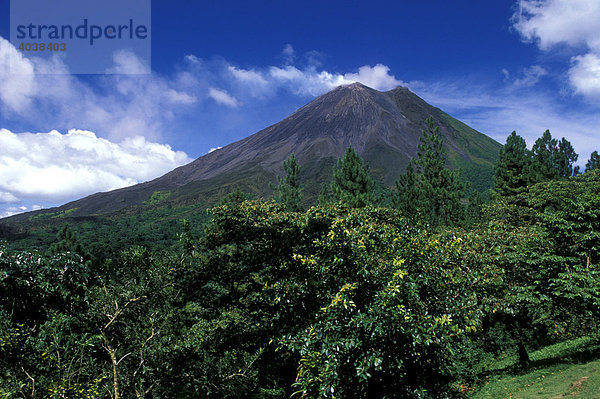 Volcano Arenal  1633m  aktiv  Costa Rica  Mittelamerika