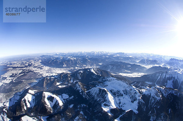 Luftaufnahme Bergpanorama Chiemgauer Alpen  Bayern  Deutschland  Europa