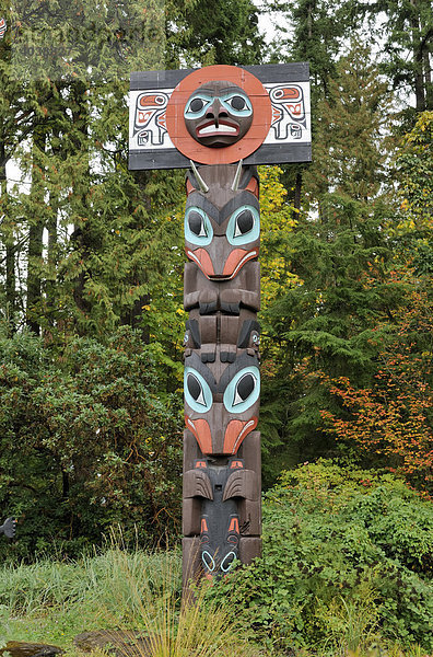 Indianischer Totempfahl  Stanley Park  Vancouver  British Columbia  Kanada  Nordamerika