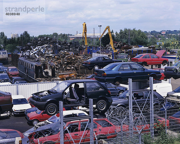 Autoverwertung  Schrottplatz  Autos und Elektro-Loks  Recycling  Metallverwertung