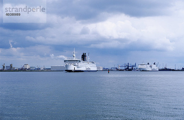 Scandlines Fähren im Ostseehafen  Mecklenburg-Vorpommern  Deutschland  Europa