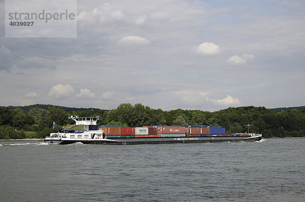 Containerschiff General auf dem Rhein bei Bonn  Nordrhein-Westfalen  Deutschland  Europa