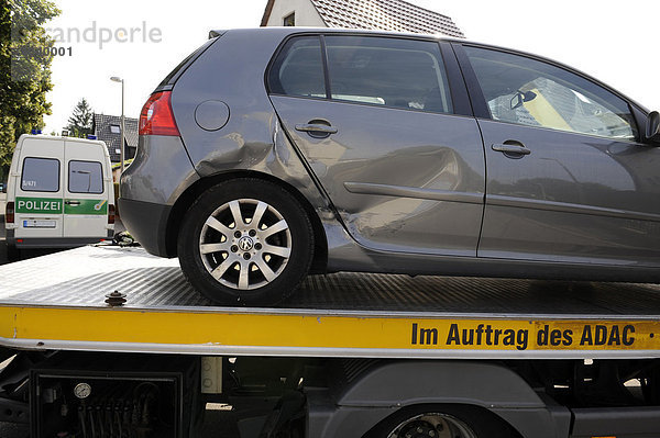 Unfallschaden VW Golf V auf Abschleppwagen von ADAC