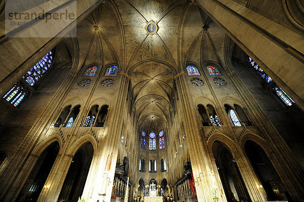 Innenansicht Notre Dame de Paris  Paris  Frankreich  Europa