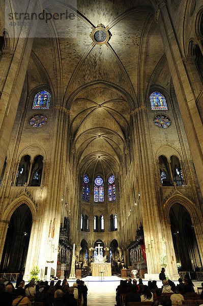 Innenansicht Notre Dame de Paris  Paris  Frankreich  Europa