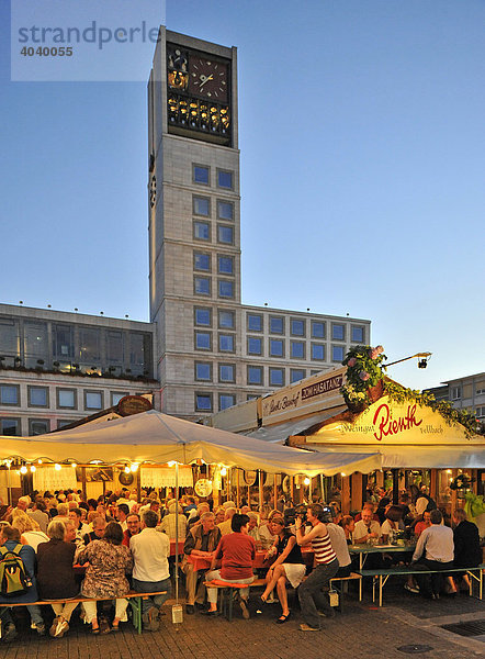 Weindorf Stuttgart Marktplatz mit Rathaus  Baden-Württemberg  Deutschland  Europa