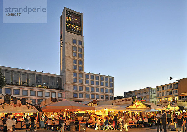 Weindorf Stuttgart Marktplatz mit Rathaus  Baden-Württemberg  Deutschland  Europa