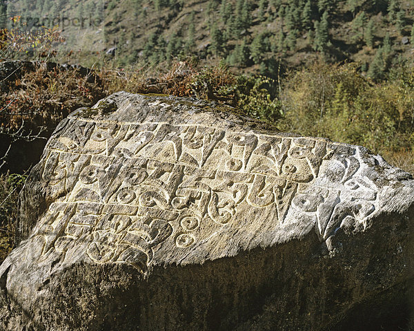 Mani Stein  Manistein  Relief-Zeichen  Khumbu-Region  Himalaya  Nepal  Südasien