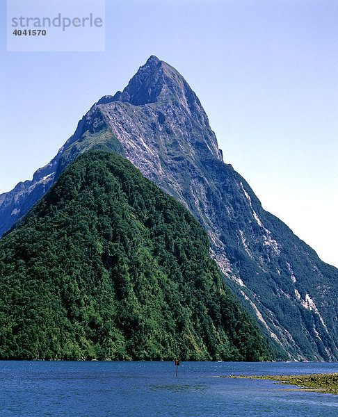 Blick auf den Mitre Peak  Milford Sound  Fiordland-Nationalpark  Südinsel  Neuseeland