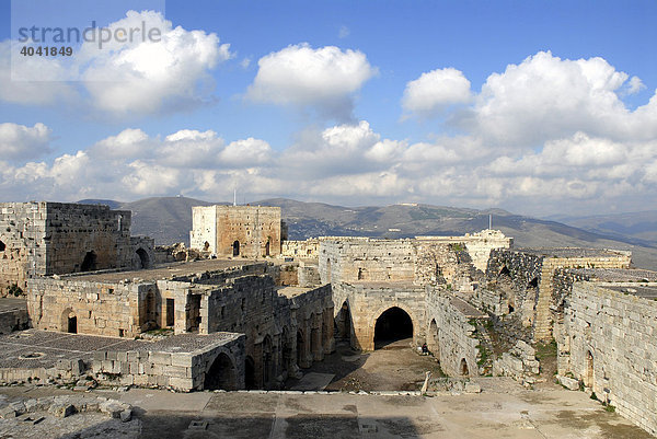 Innenhof der Kreuzritterburg Krak des Chevaliers  Syrien  Naher Osten  Asien