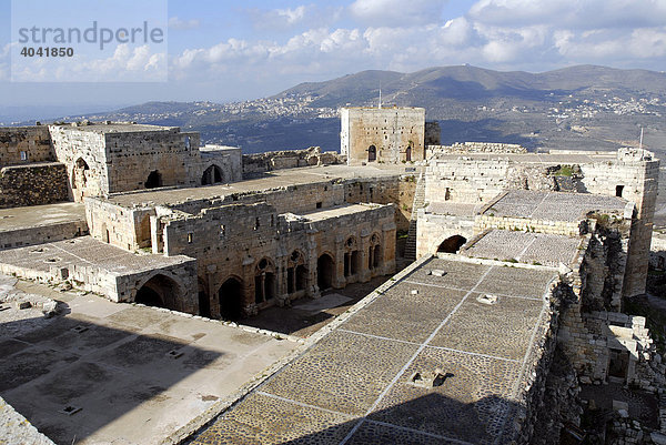 Innenhof der Kreuzritterburg Krak des Chevaliers  Syrien  Naher Osten  Asien