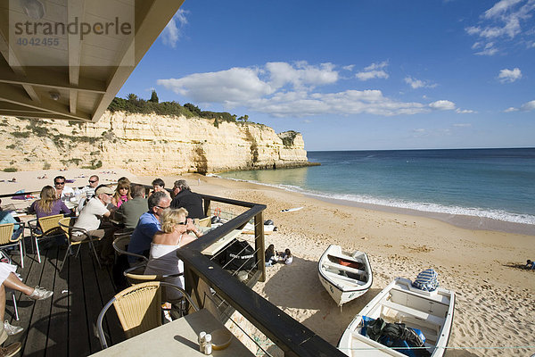 Strandrestaurant am Praia Senhora da Rocha  Armacao de Pera  Algarve  Portugal  Europa
