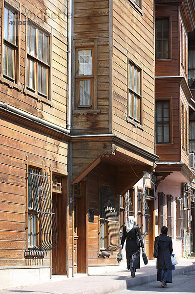 Alte Holzhäuser im Stadtteil Beyazit  Istanbul  Türkei Holzhäuser