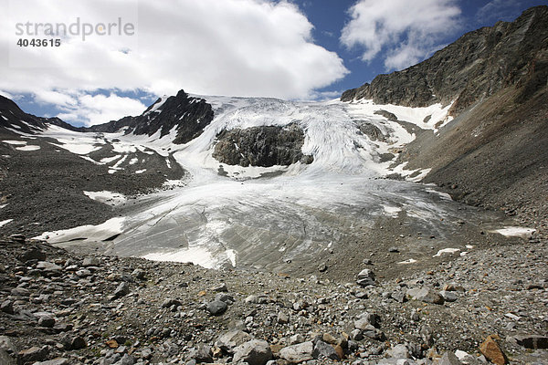 Ausblick bei Bergwanderung vom Peiljoch am Sulzenaugletscher entlang  Stubaital  Tirol  Österreich  Europa