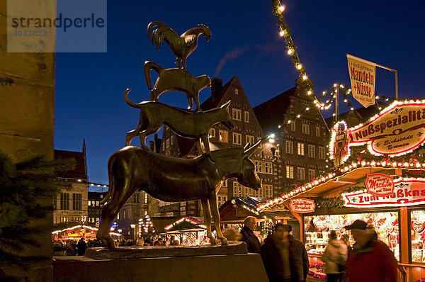 Weihnachtsmarkt in Bremen am Abend  Deutschland