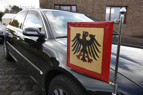 Stander  Bundesadler  am Kotflügel des Dienstwagens des Bundespräsidenten  Deutschland