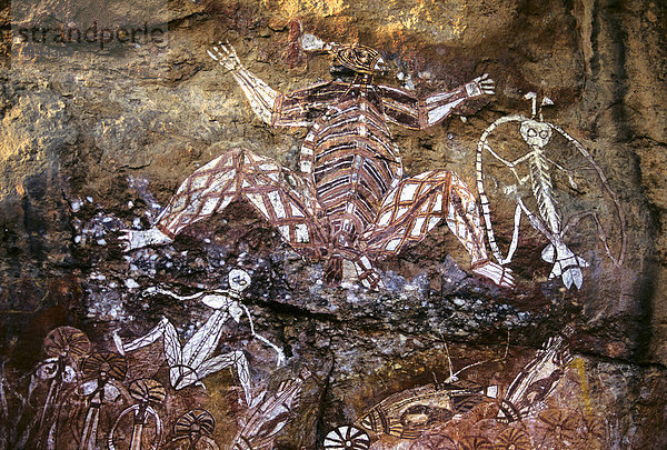Gruppe von Geistern  Felsmalerei der Aborigines am Nourlangie Rock  Kakadu-Nationalpark  Northern Territory  Australien