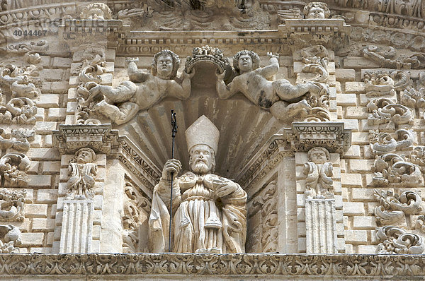 Relief des heiligen Nikolaus von Bari an der Fassade vom Dom San Nicola  Cattedrale Turritana Sassari  Sardinien  Italien  Europa