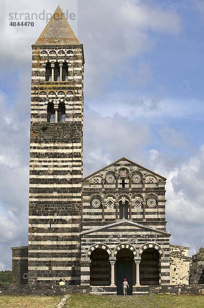 Basilica della Santissima Trinità di Saccargia  zwischen den Orten Ploaghe und Codrongianus im Logudoro  Provinz Sassari  Sardinien  Italien  Europa