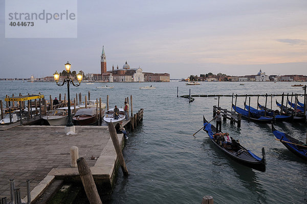 Blick auf die Insel San Giorgio Maggiore  Venedig  Italien  Europa