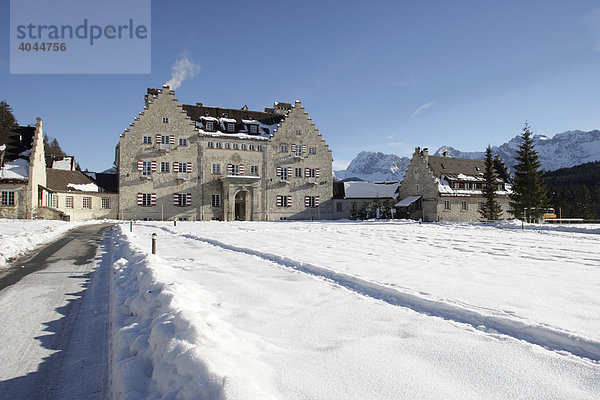 Das Kranzbach Hotel und Wellness Refugium im Winter  Ortsteil Klais  Krün  Bayern  Deutschland  Europa