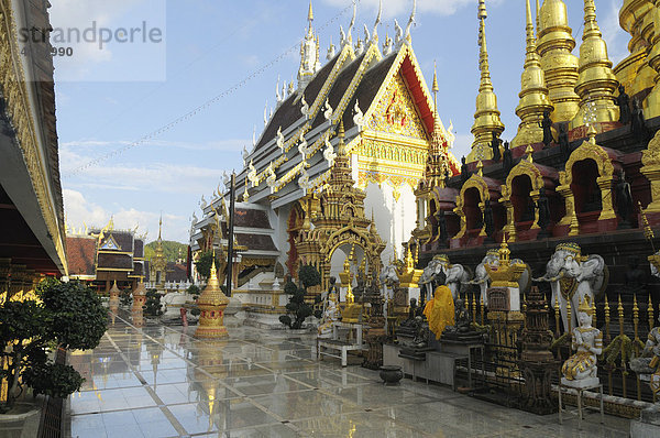 Innenansicht Tempel Wat Phrathat Suthonamongkhonkhiri  Tambon  District Denchai  Thailand  Asien