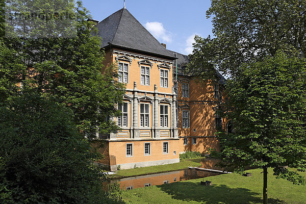 Niederrheinisches Wasserschloss Rheydt  Herrenhaus  Renaissance-Fassade  Mönchengladbach  Niederrhein  Nordrhein-Westfalen  Deutschland  Europa