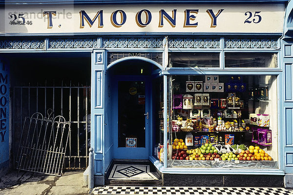 Schöne alte Ladenfassade  Lebensmittelgeschäft  Kilkenny  Irland  Europa