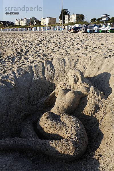 Sandskulptur Nixe am Strand  Seebad Bansin  Usedom  Mecklenburg-Vorpommern  Deutschland  Europa