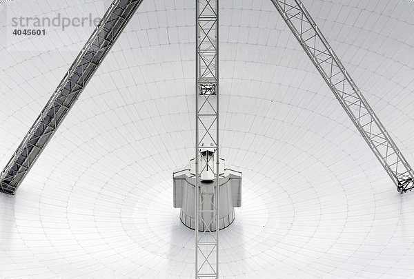 Radioteleskop  Sekundärfokus am Boden der Schüssel  Max-Planck-Institut für Radioastronomie  Bad Münstereifel-Effelsberg  Eifel  Nordrhein-Westfalen  Deutschland  Europa