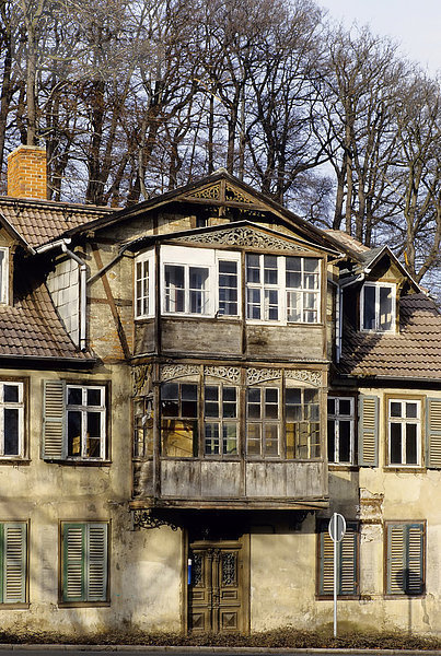 Altes Haus mit Holzveranda  unrenovierter Zustand  Bad Suderode  Harz  Sachsen-Anhalt  Deutschland  Europa