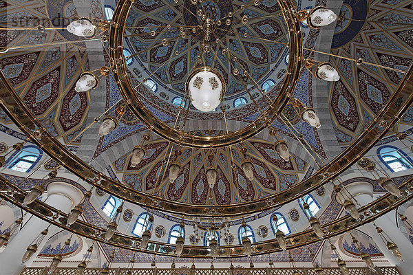 DITIB-Merkez-Moschee  Blick in die Kuppel  Neubau im osmanischen Stil  eine der größten Moscheen Deutschlands  Duisburg-Marxloh  Ruhrgebiet  Nordrhein-Westfalen  Deutschland  Europa